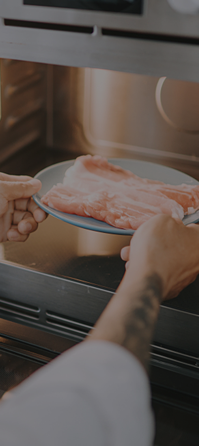 Microwave oven and microwave equipment